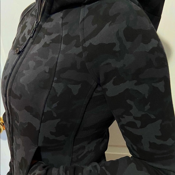 Lululemon Scuba Hoodie! - Picture 5 of 6